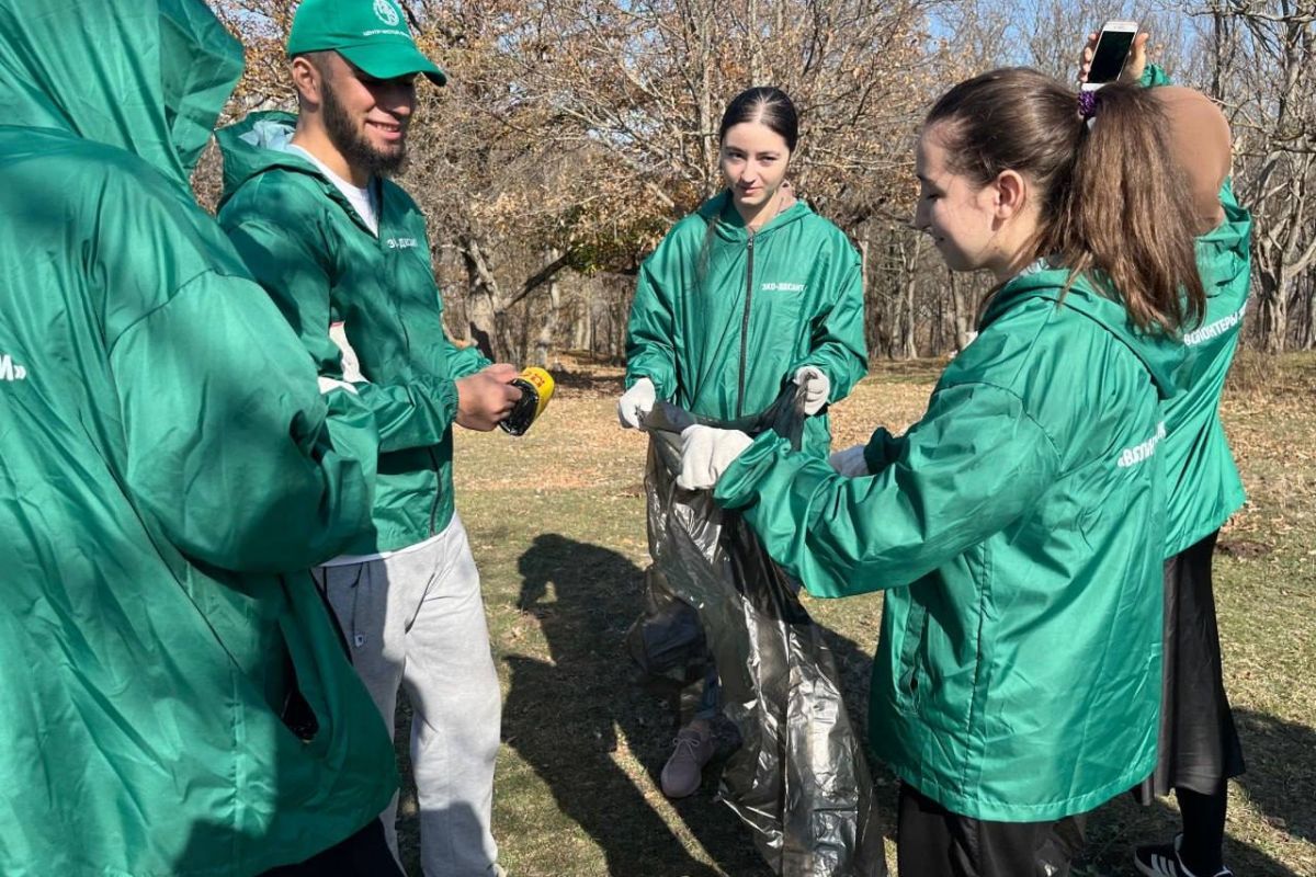 В Дагестане активисты «Единой России» провели субботник в заповедной зоне