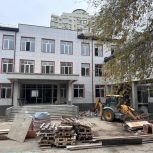 Единороссы Махачкалы проверили ход строительства блок-пристройки к столичной школе