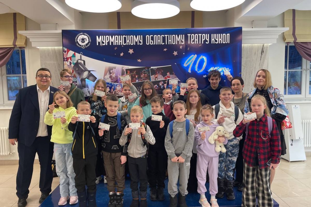 Партпроект организовал благотворительный показ спектакля для учащихся из Видяево