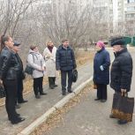 Депутат помог с освещением тротуара в Ленинском районе
