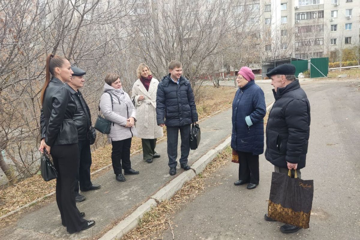 Депутат помог с освещением тротуара в Ленинском районе