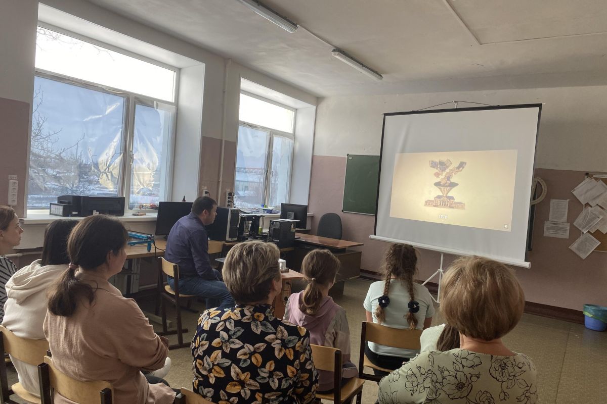 В Усть- Омчуге прошел урок цифровой грамотности для школьников
