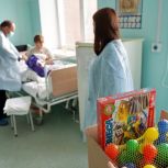 «Единая Россия» передала «Коробки храбрости» в детские поликлиники Новосибирской области