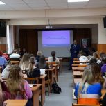 Дмитрий Клеутин рассказал студентам ЮУрГГПУ об основах Конституции РФ