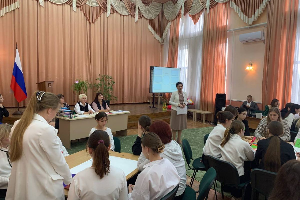 В рамках партпроекта «Моя карьера с Единой Россией» в Красноармейском районе прошла педагогическая игра