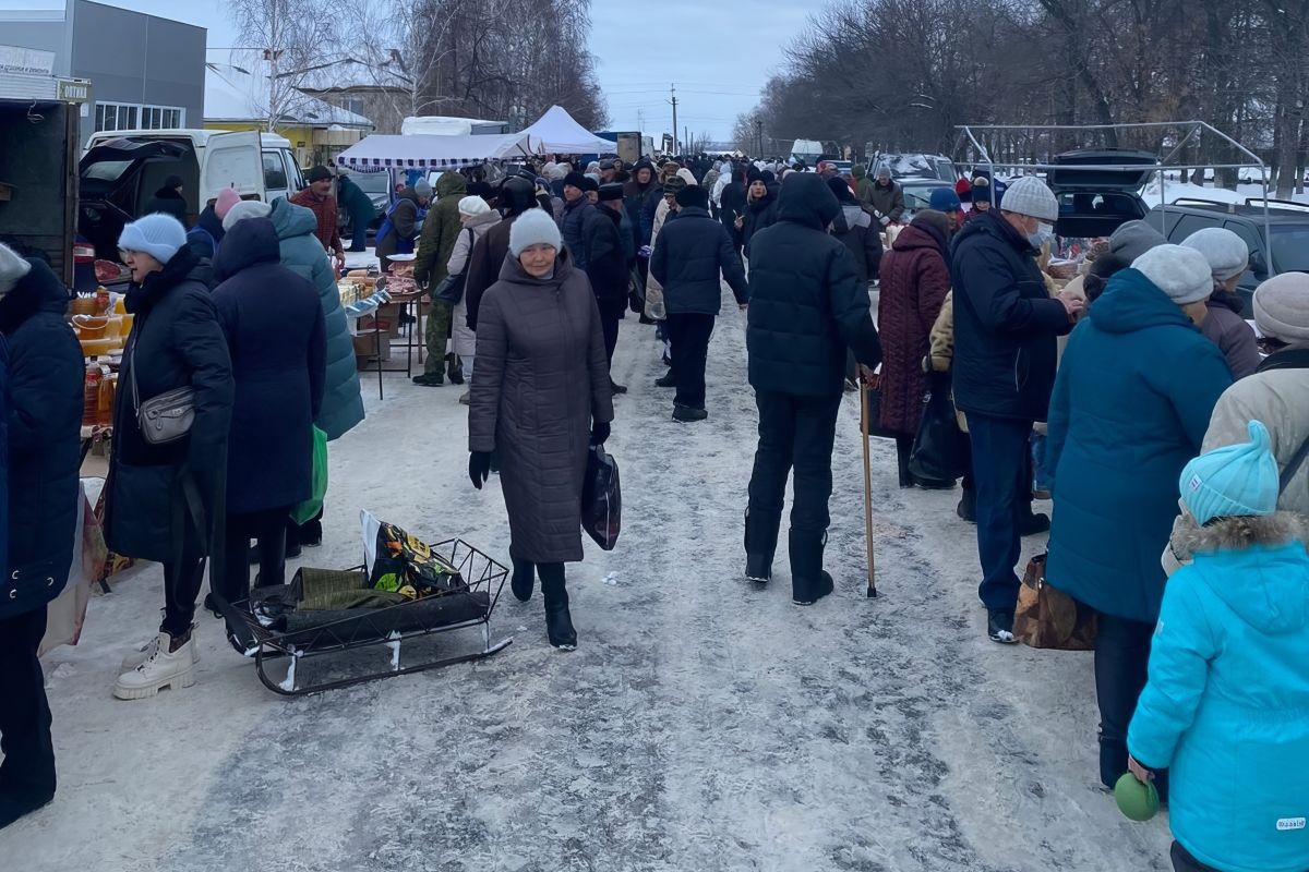 По инициативе «Единой России» в Ишеевке и Чердаклах прошли продовольственные ярмарки