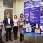 В Пскове члены «Единой России» присоединились к акции «Серебряная ёлка»