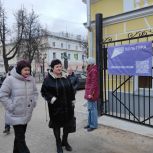 Надежда Щербакова вместе с директором департамента культуры Костромской области Мариной Назиной оценили ход выполнения работ по ремонту театра