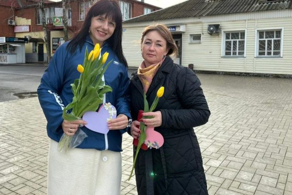 В канун Дня матери в Тацинском районе навестили матерей бойцов СВО и поздравили женщин с праздником