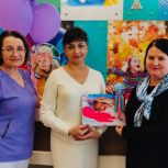 В Пензе «Единая Россия» передала в перинатальный центр вязанные вещи для недоношенных детей