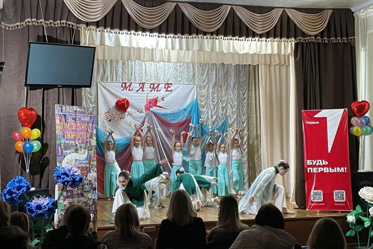 «Единая Россия» в Усть-Донецке присоединилась к поздравлениям в День матери