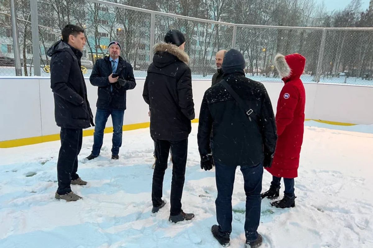 Единороссы Фрунзенского района проверили качество ремонта спортивных площадок
