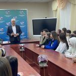На встречах со студентами парламентарии рассказали о востребованности рабочих профессий в Саратове и городах области