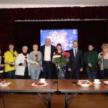 В преддверии Дня матери партийцы поздравили женщин из семей участников специальной военной операции в Дзержинском