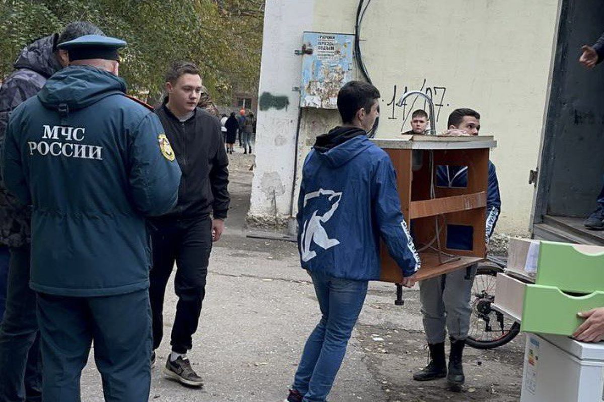 Команда партии «Единой России» продолжает помогать жителям пострадавшим при  частичном обрушении жилого дома