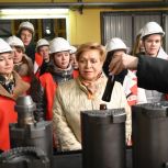 В Тюменской области «Единая Россия» устроила для студентов поездку на завод стеклотары