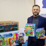 Павел Федяев передал игрушки для детей, лежащих в больницах