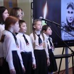 В Усть-Камчатске «Единая Россия» открыла Парту Героя в память об участнике СВО
