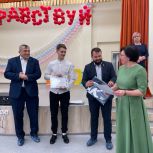 Единороссы поздравили коллектив и учащихся с открытием школы-интерната в селе Семеновка
