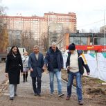 На партийном контроле: единороссы оценили ход реконструкции двух скверов в Дзержинском
