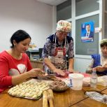 «Единая Россия» организовала мастер-класс по лепке пельменей