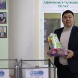 Андрей Шаханов принял участие в благотворительной акции "Коробка храбрости"
