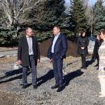 Партпроект «Безопасные дороги» оценил ход благоустройства общественного пространства в селе Латоново Матвеево-Курганского района