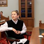 «Единая Россия» и Президентская библиотека организовали для школьников Санкт-Петербурга серию уроков об истории Конституции