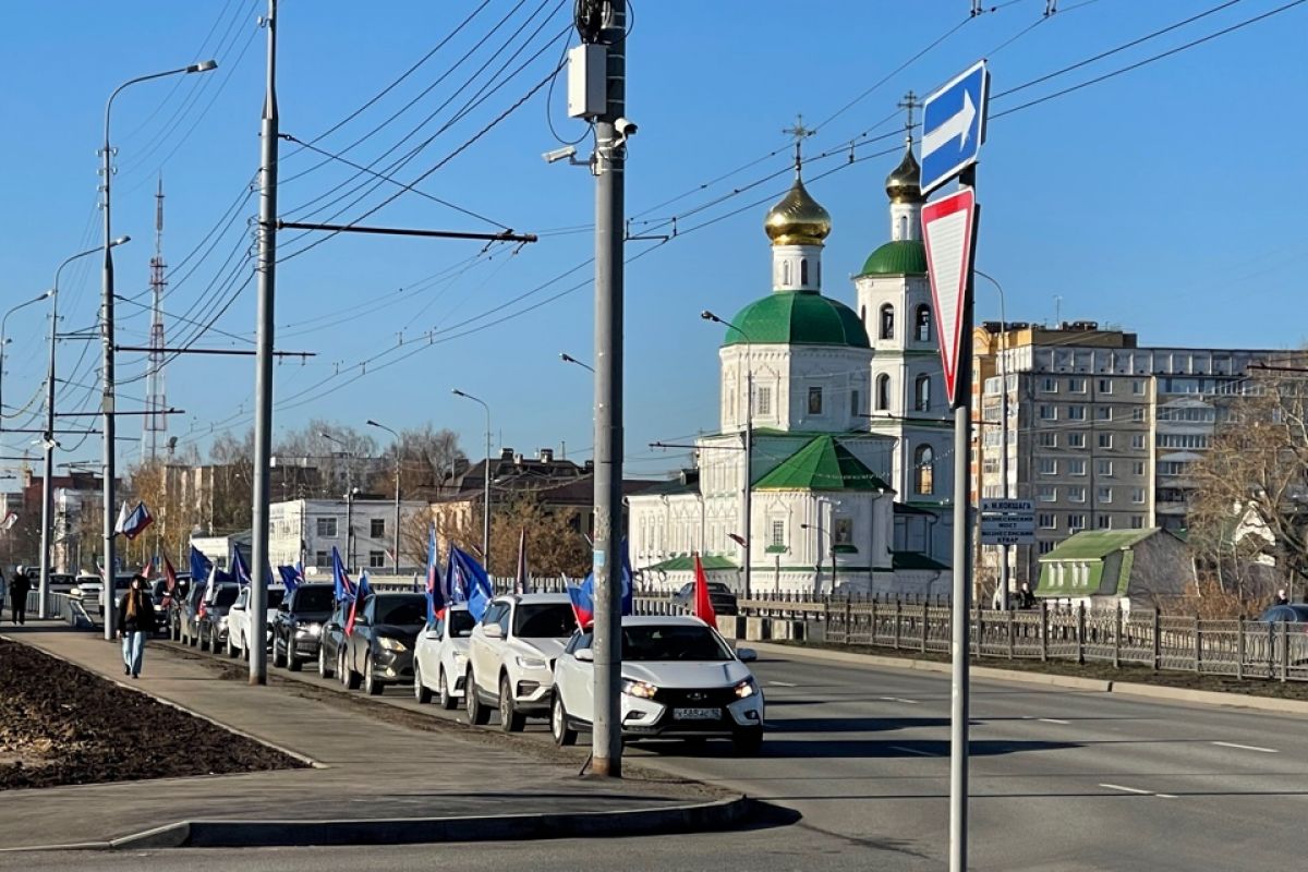 В Йошкар-Оле «Единая Россия» организовала автопробег в честь Дня народного  единства и Дня Республики Марий Эл