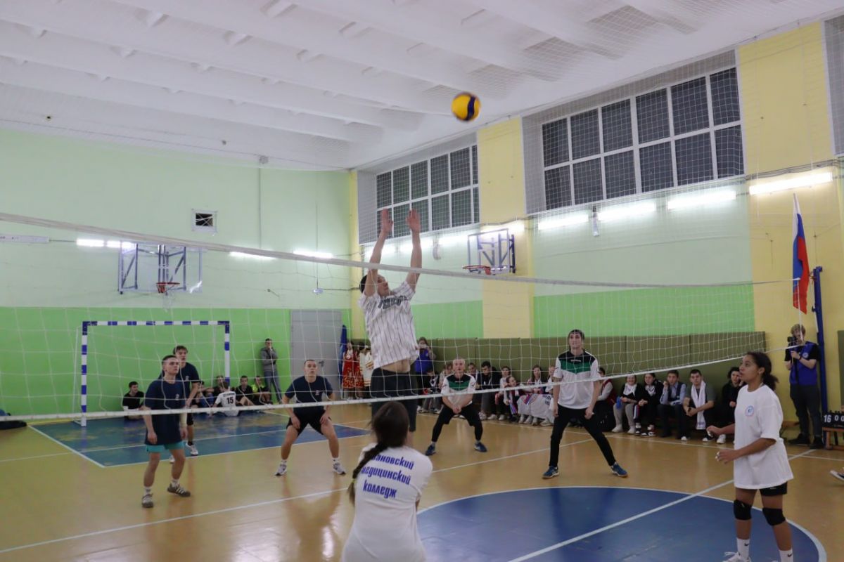 В Иванове состоялся товарищеский матч по волейболу в рамках проекта «Единой России» «Здоровое будущее»