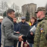 Депутат Мособлдумы Александр Легков передал дрон бойцу СВО
