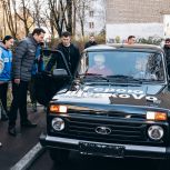 Храбрый 72-летний щелковец Михаил Макаров получил Ниву от секретаря местного отделения партии