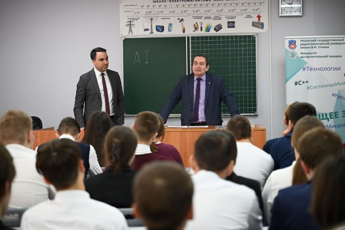 Андрей Ульянов встретился со школьниками Шиловского района