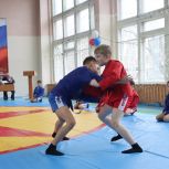 «Единая Россия» открыла секцию по самбо в школе Омска
