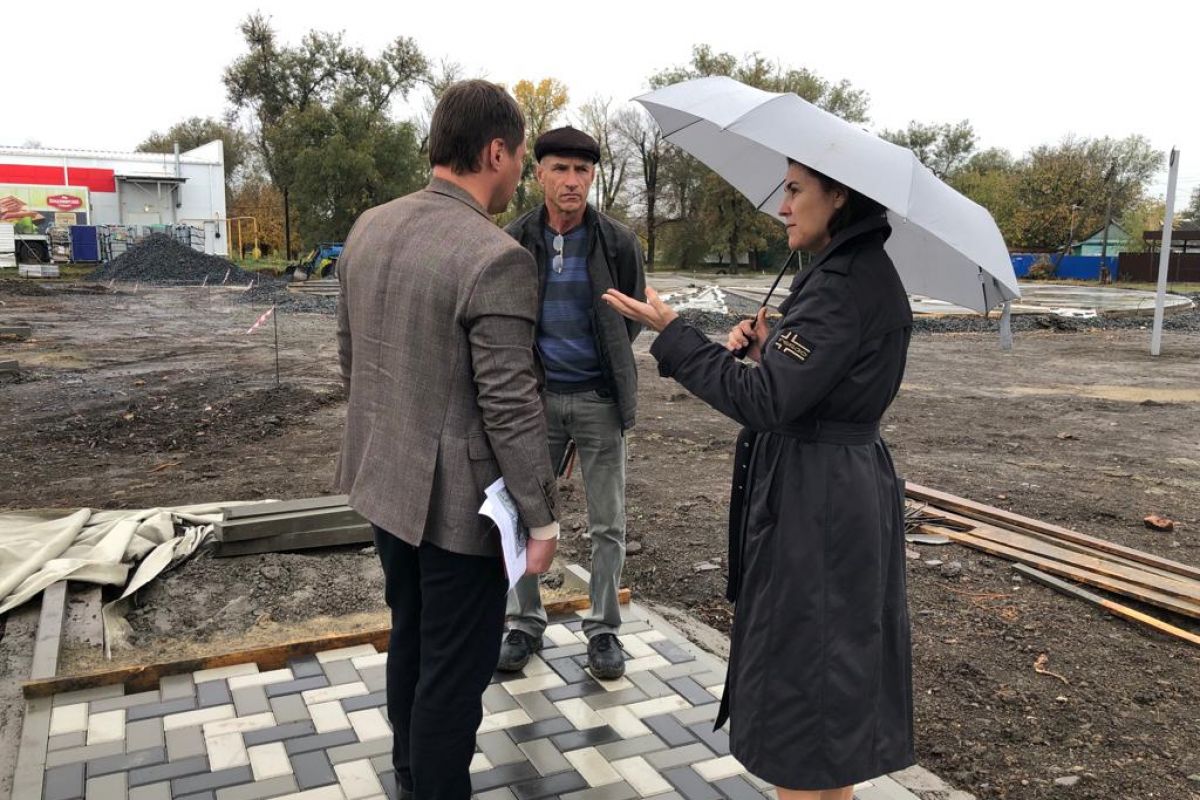 Депутат Светлана Мананкина провела мониторинг ремонта объекта народной программы в Песчанокопском районе