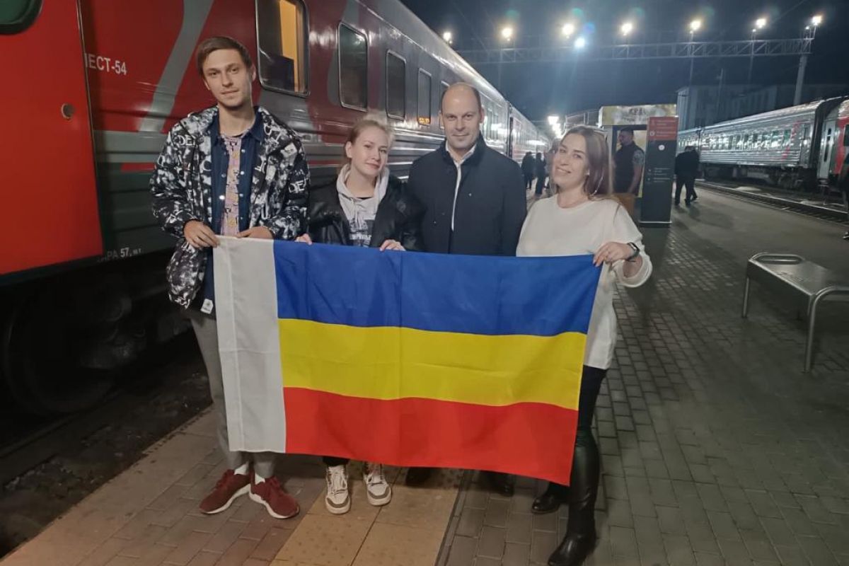 Депутат Виктор Чигвинцев помог донским студентам посетить финал Всероссийского конкурса «Душа мира»