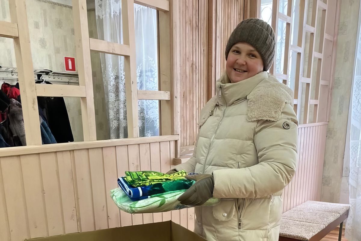«Серебряная ёлка»: «Единая Россия» организовала сбор помощи для пожилых людей
