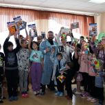 Игрушки, пазлы, фломастеры: «Единая Россия» передала подарки детям, находящимся на лечении в стационарах