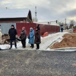 Сергей Деменков вместе с активными жителями округа оценили комплексный ремонт улицы Космонавтов в городе Костроме