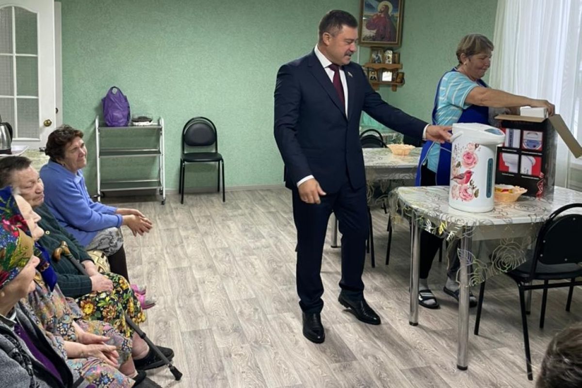 Сергей Ванюшин посетил комплексный центр социального обслуживания населения Башмаковского района