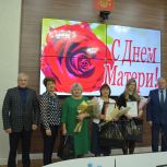 В Верхнехавском районе «Единая Россия» поздравила многодетных мам