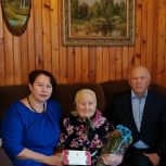 Партийцы поздравили с 101-летним юбилеем ветерана, жительницу поселка Мари-Турек