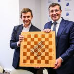 «Единая Россия» открыла первый «Шахматный клуб Сергея Карякина» в штабе общественной поддержки в Нижнем Новгороде