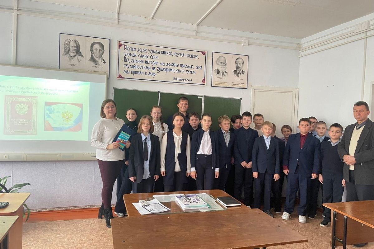 Для школьников Сосновоборского и Земетчинского районов провели деловые игры