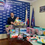 Депутат Госдумы Джамаладин Гасанов пополнил «Коробку храбрости» разнообразными подарками для детей