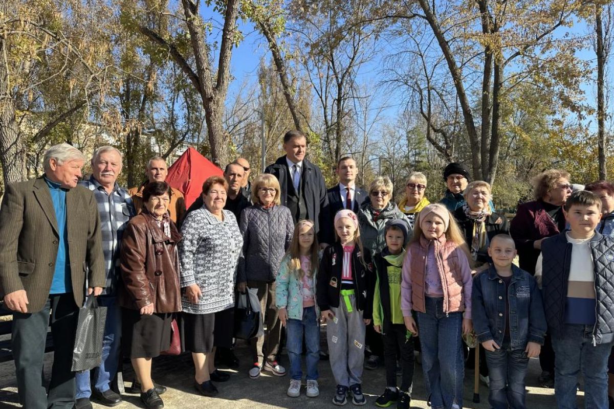 В микрорайоне Донском города Новочеркасска обустроен детский городок