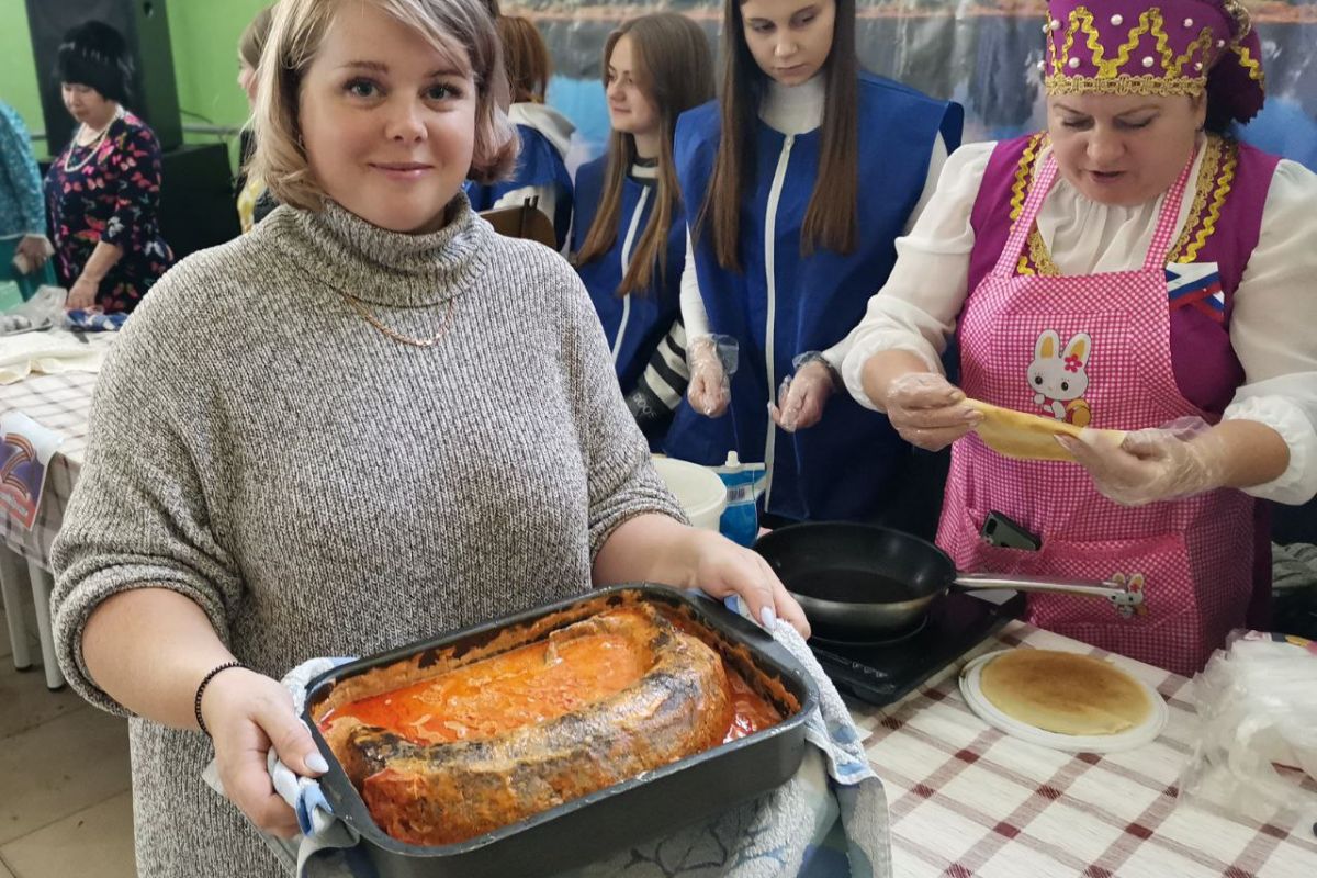 Благотворительная ярмарка в поддержку военнослужащих в День народного  единства прошла в Октябрьском районе