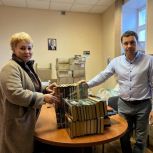 Депутат от «Единой России» передал книги в сельский Дом культуры