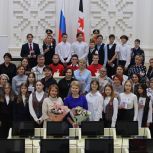 Депутаты «Единой России» вручили юным жителям Ижевска первые паспорта