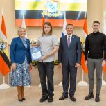 Роман Старовойт наградил финалистов конкурса студенческих выпускных квалификационных работ